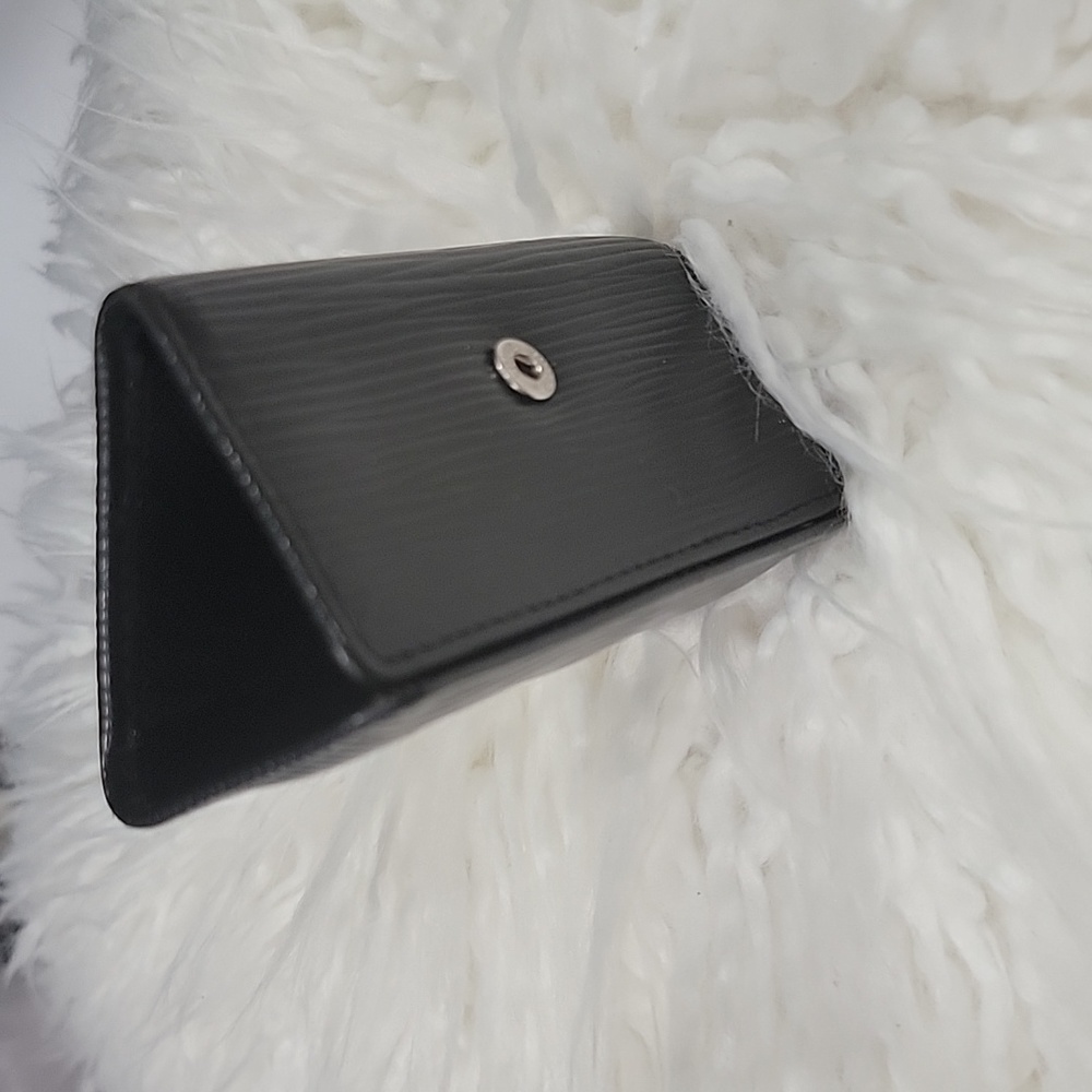 Louis Vuitton Epi Key Case, Black - Picture 4 of 10